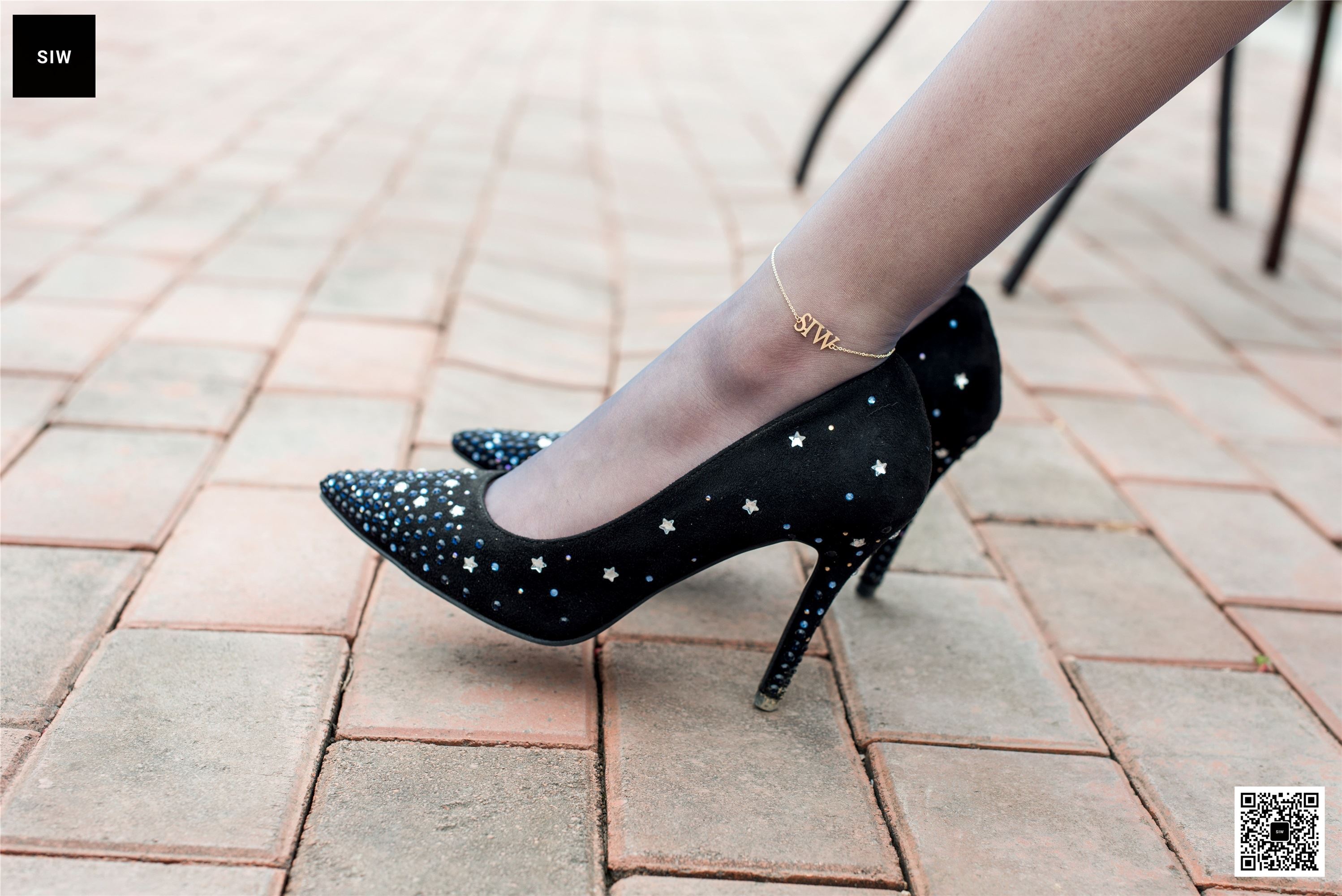 SIW斯文传媒 049 黑色薄纱长袖挂脖丝带连衣裙 - 甄真